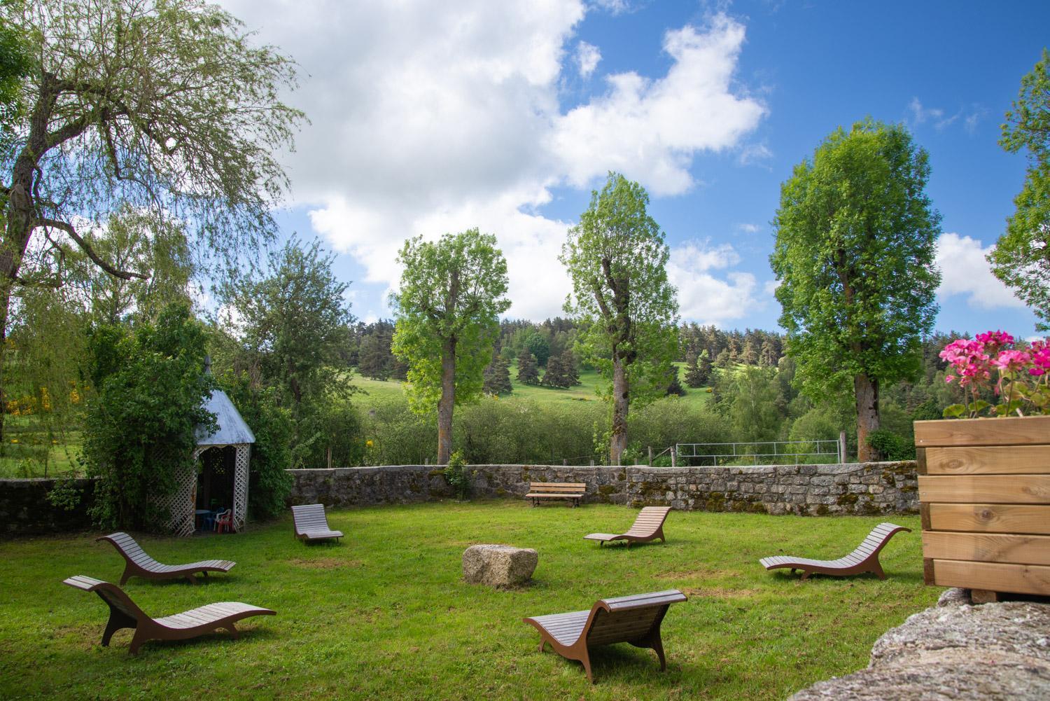 Gite De La Grange - Domaine De Coulagnettes Serverette Exterior foto